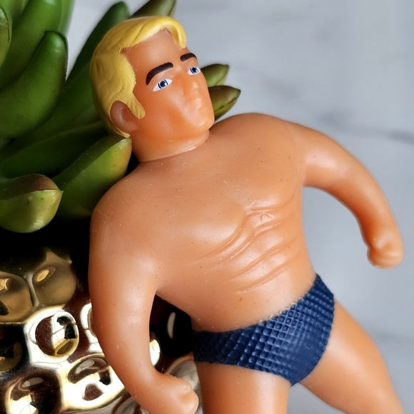 2018 World's Smallest Classic Mini Collectible Toy 3.5” Stretch Armstrong Figure - Picture 8 of 13